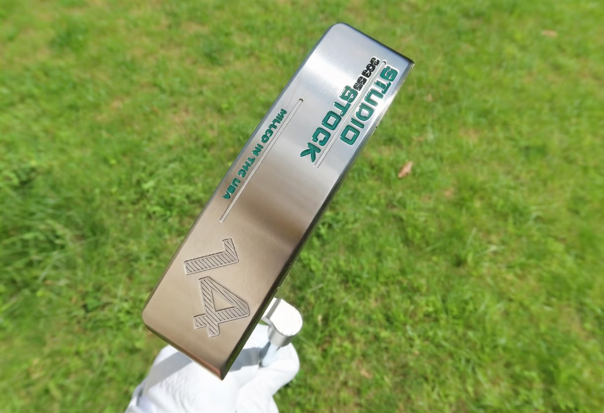 Golf Putter - Nuevo putter de golf Studio Stock